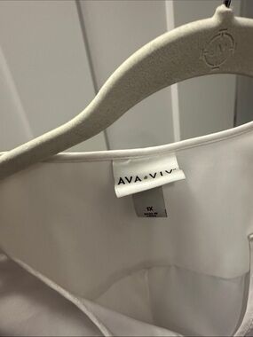 Ava & Viv Crisp White V-Neck Blouse